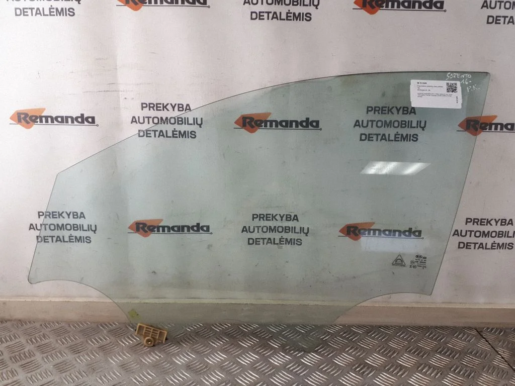 Galvenais priekšējo durvju stikls (četrdurvju) – priekšējā kreisā