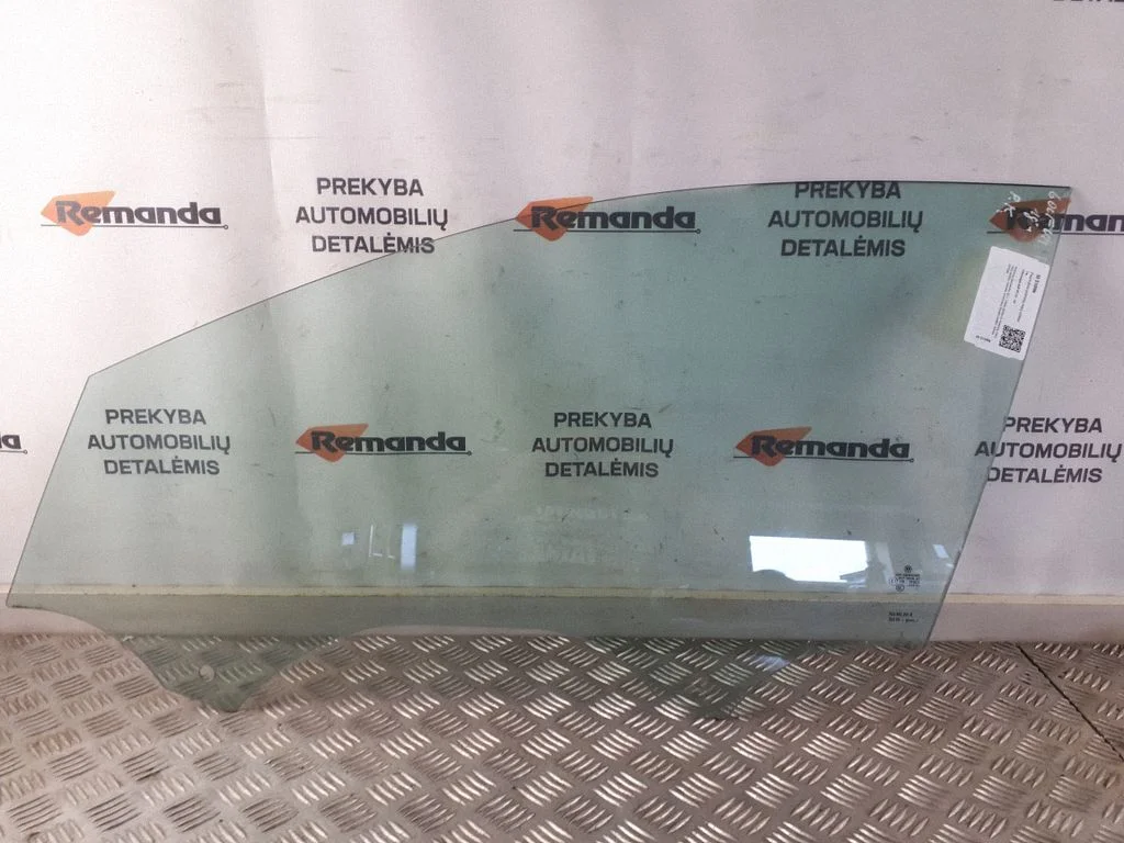 Galvenais priekšējo durvju stikls (četrdurvju) 5G845201B