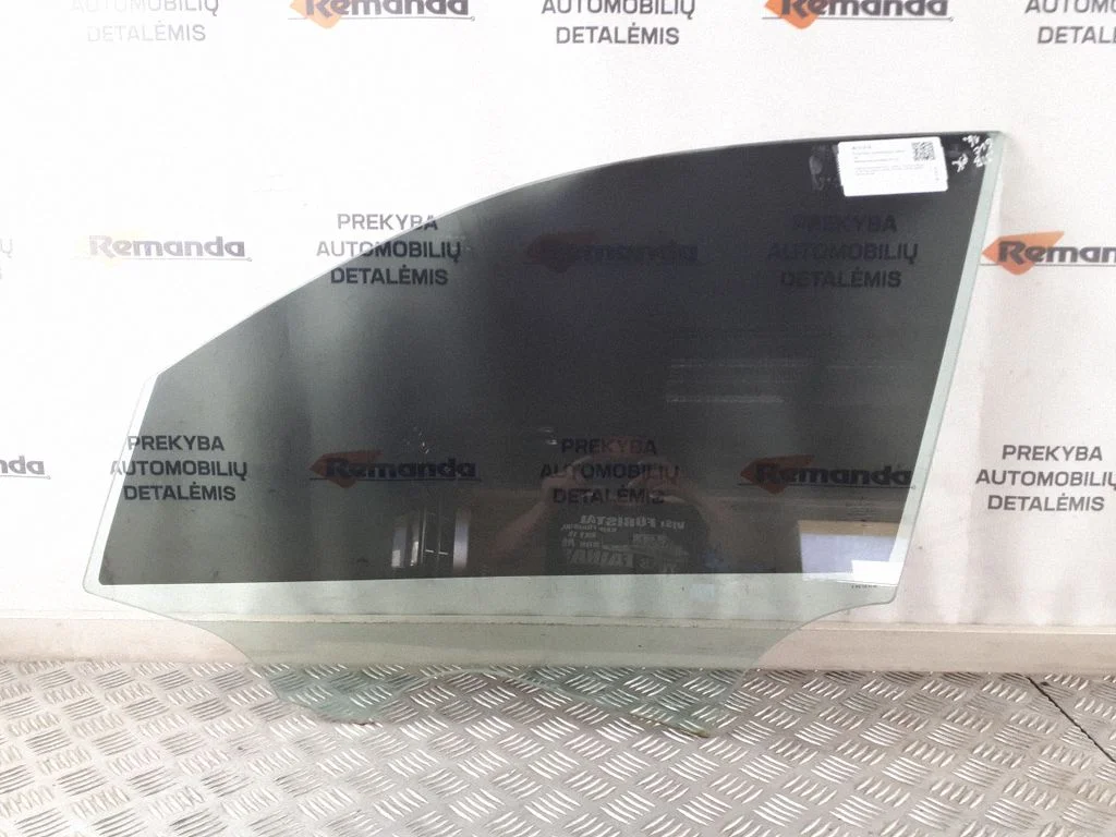 Galvenais priekšējo durvju stikls (četrdurvju) A2537256700