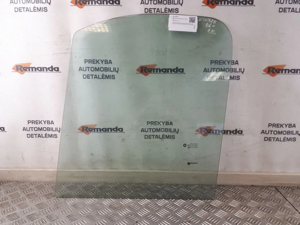 Pagrindinis priekinių durų stiklas (keturdurio)
