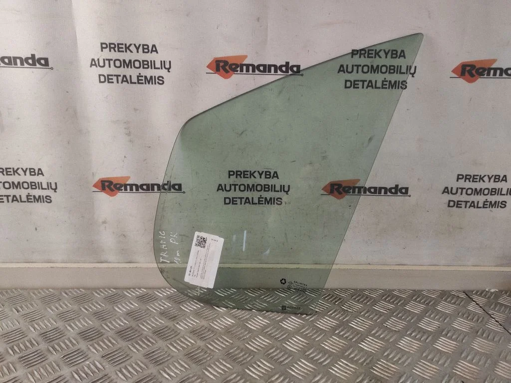 Mažasis "A" priekinių durų stiklas (keturdurio)