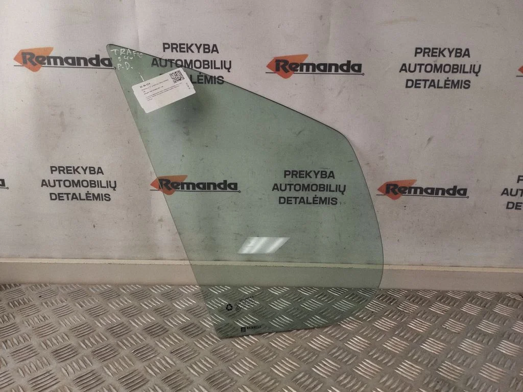 Mažasis "A" priekinių durų stiklas (keturdurio)