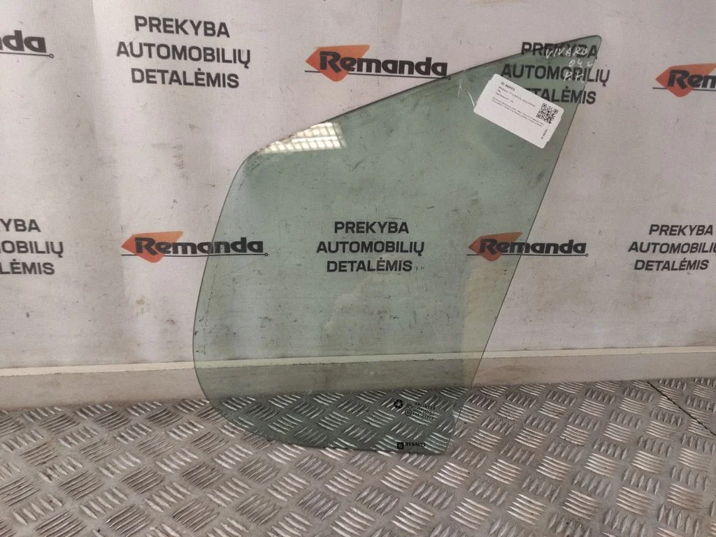 Mažasis "A" priekinių durų stiklas (keturdurio)