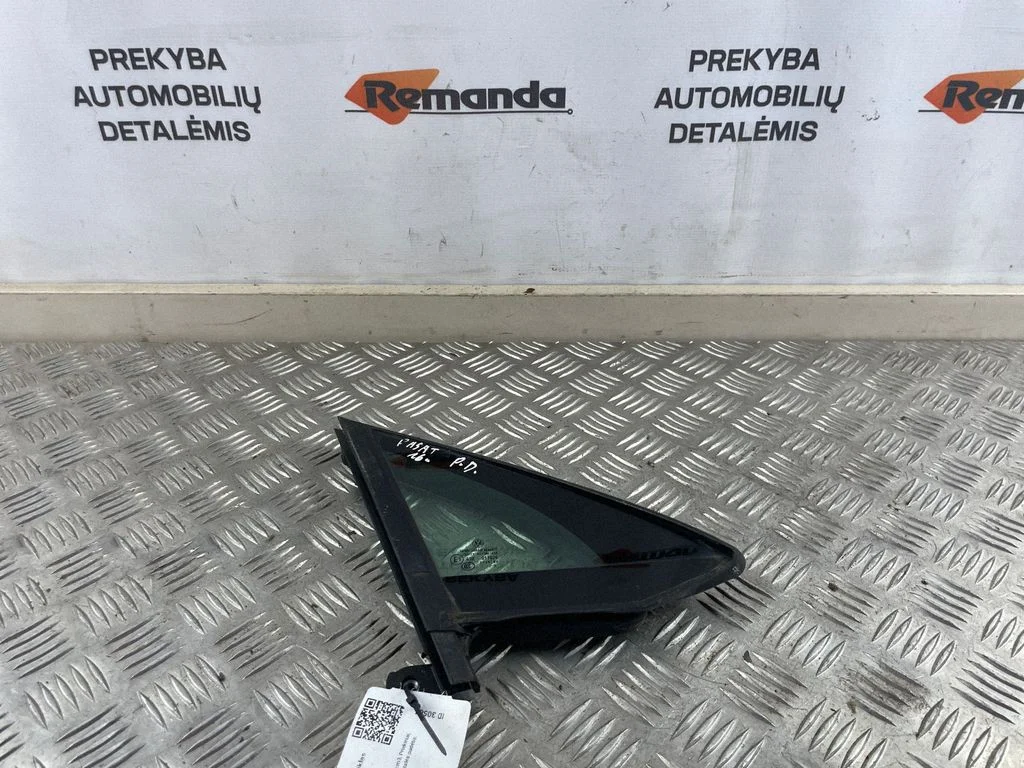 Mažasis "A" priekinių durų stiklas (keturdurio)