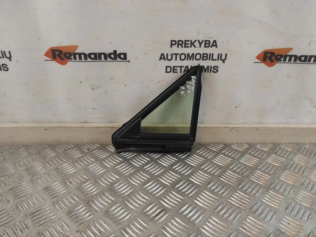 Mažasis "A" priekinių durų stiklas (keturdurio)
