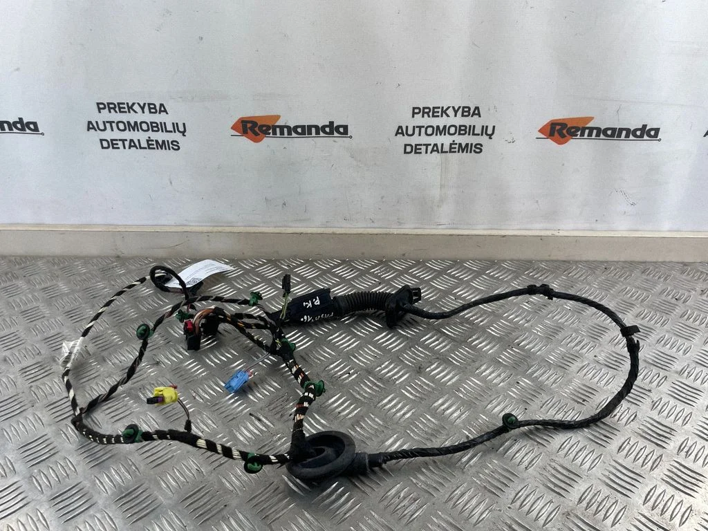 Priekšējo durvju vadu instalācija – Volkswagen Passat B7 USA (2012-2019)