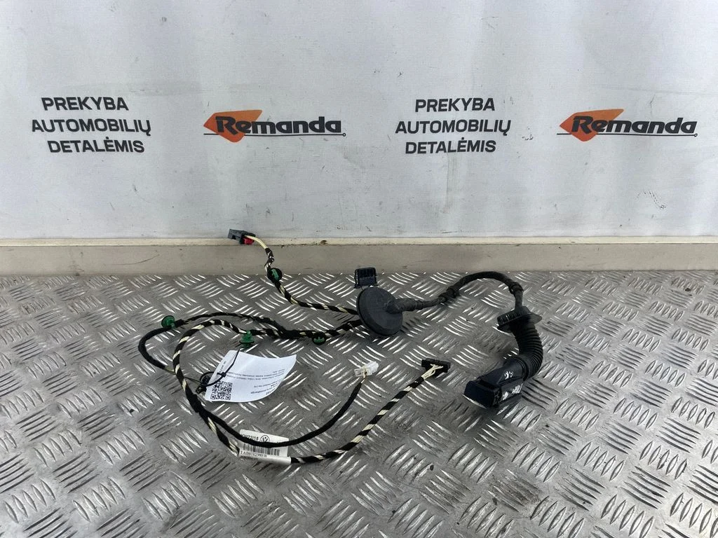 Aizmugurējo durvju vadu instalācija – Volkswagen Passat B7 USA (2012-2019)