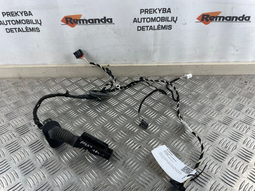 Aizmugurējo durvju vadu instalācija – Volkswagen Passat B7 USA (2012-2019)