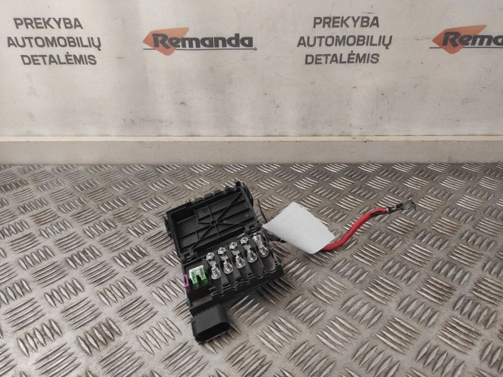 Plusa vadu savienojuma mezgls YM2114B261AB