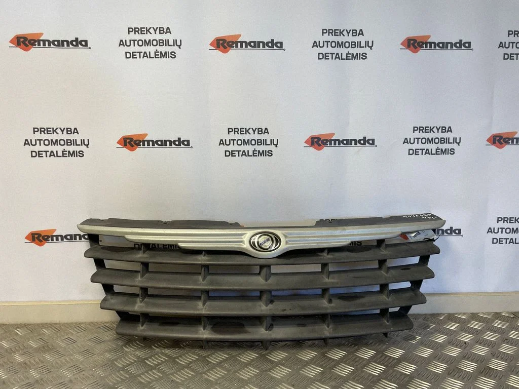 Atrapa przednia (grill)