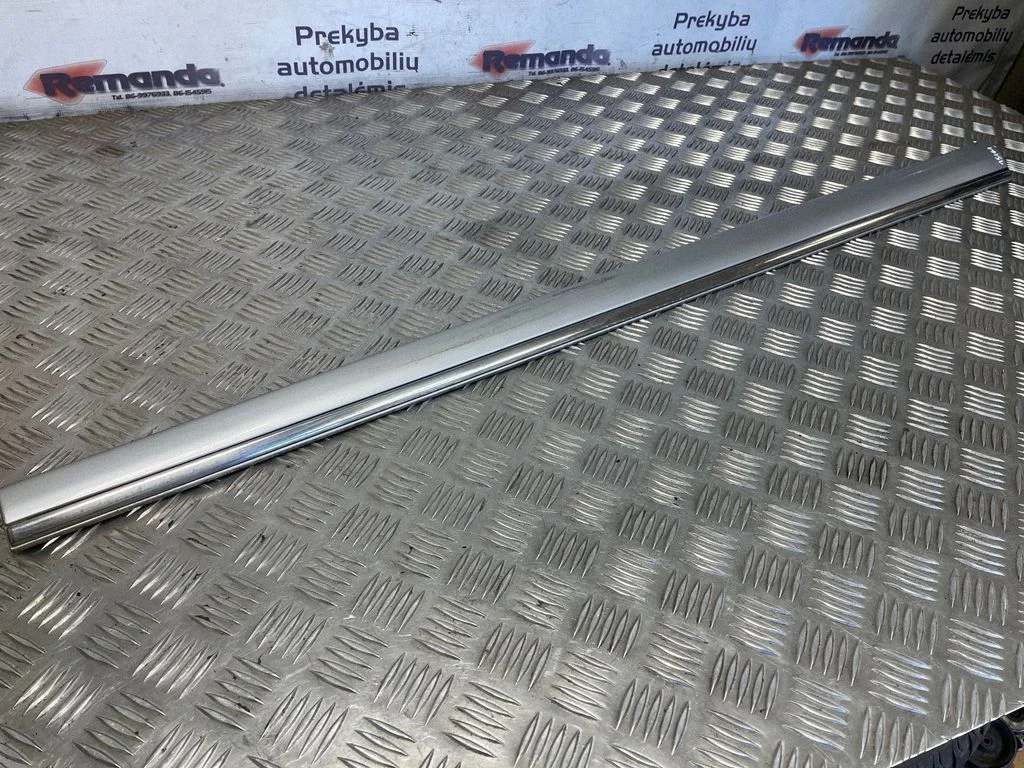 Apdaila priekinių durų (moldingas)