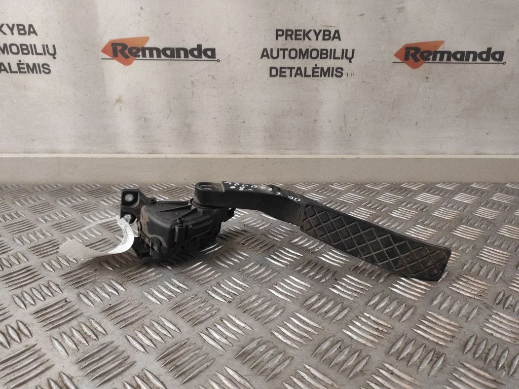 Akseleratora pedālis 7L0723507D