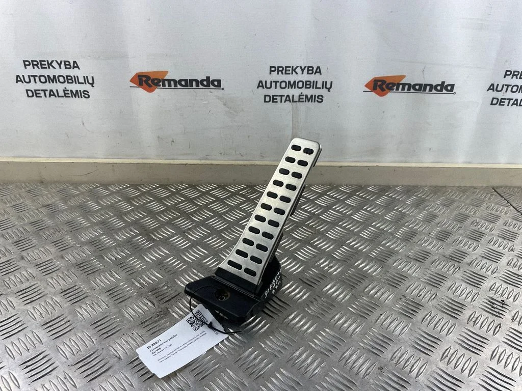 Akseleratora pedālis – priekšējā