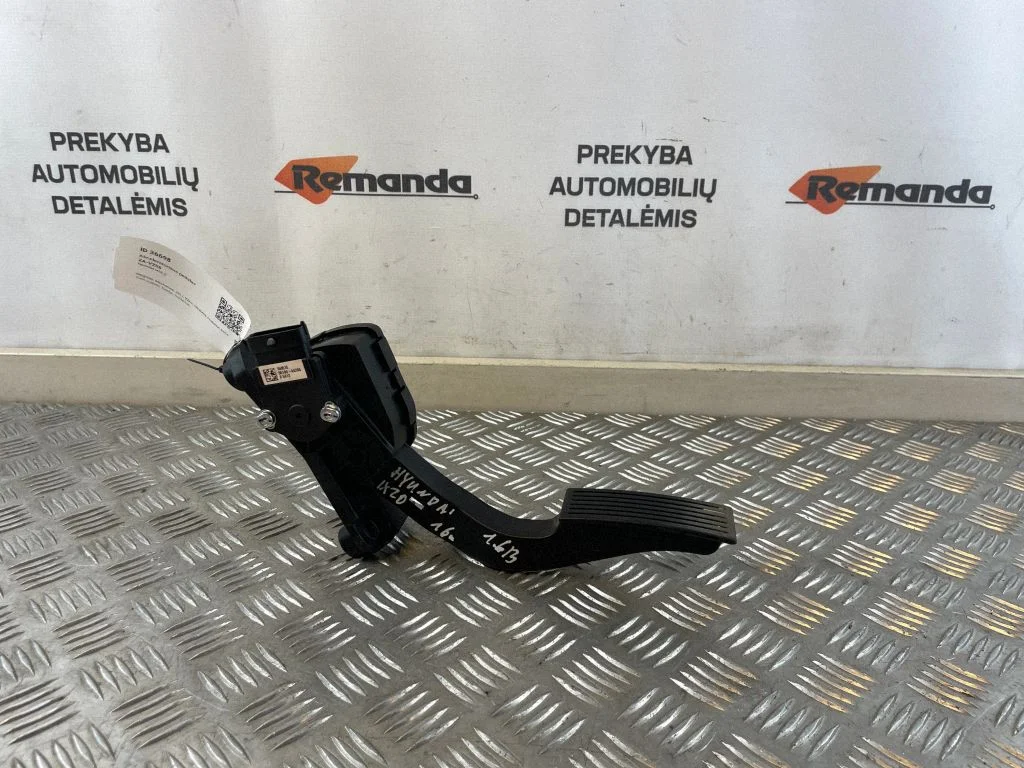 Akseleratora pedālis 351904A700