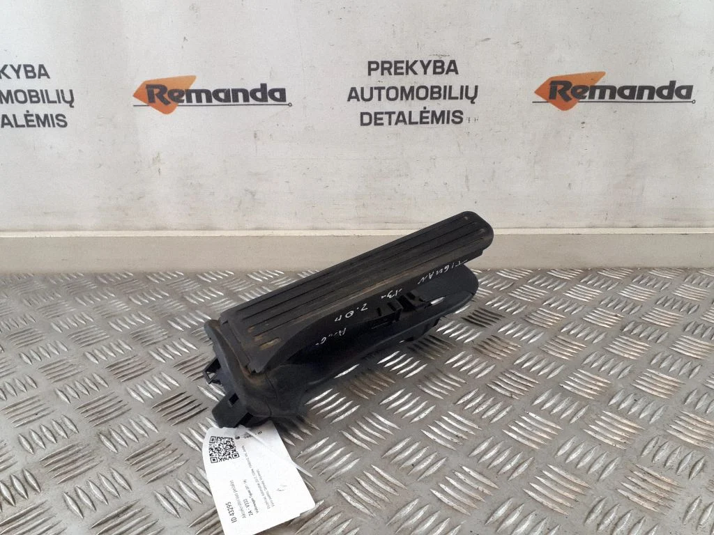 Akseleratora pedālis 65102100RL