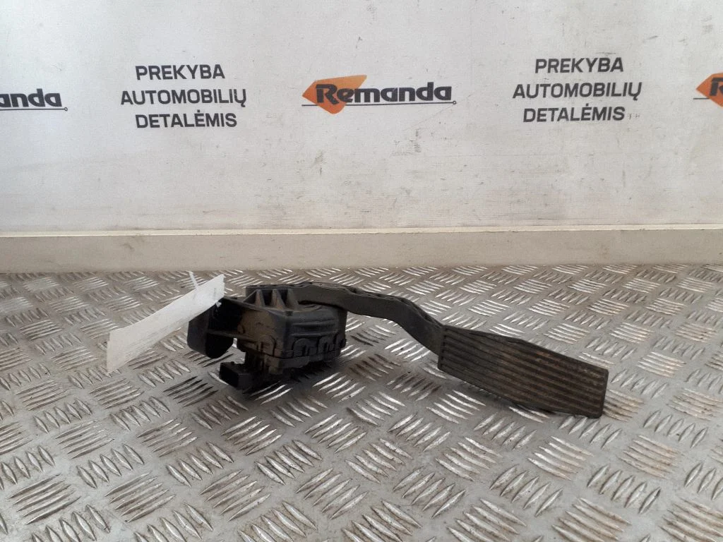 Akseleratora pedālis – Opel Astra H (2004-2012)