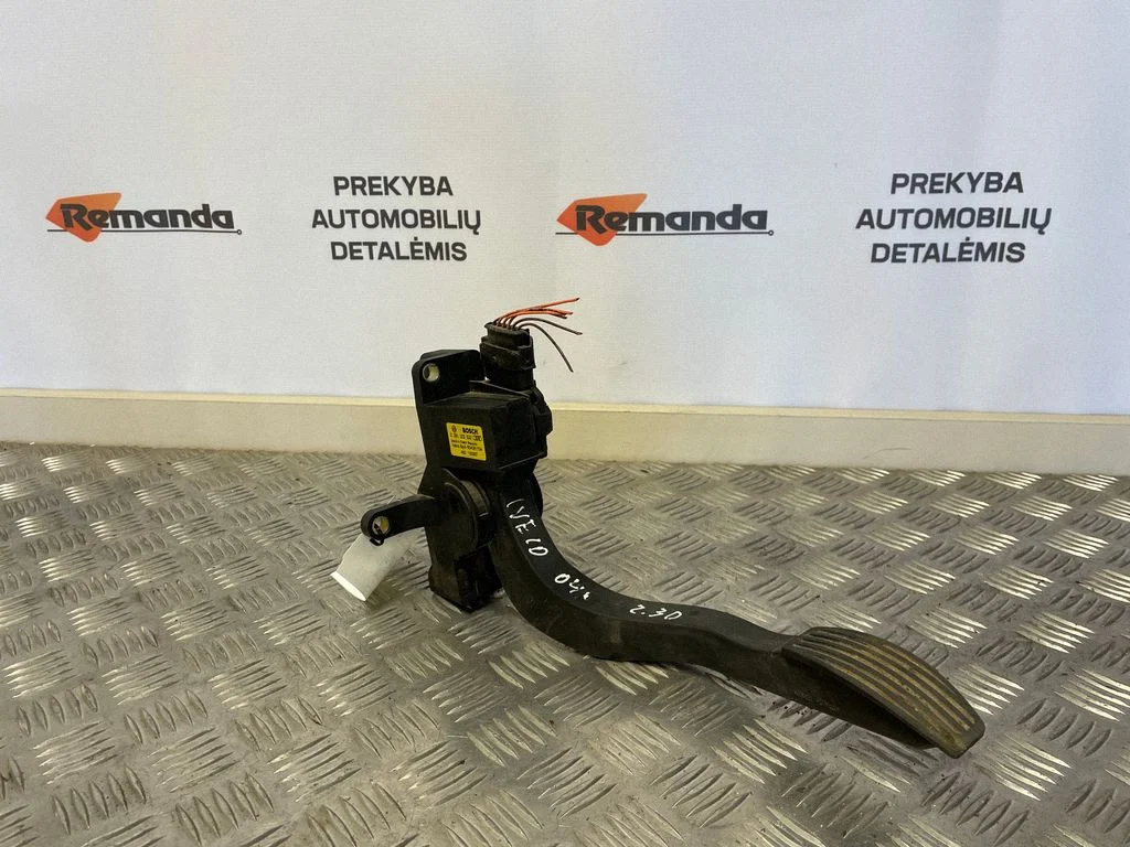 Accelerator throttle pedal – Iveco Daily 3rd gen (2000-2006)