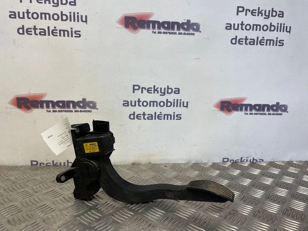 Accelerator throttle pedal – Iveco Daily 3rd gen (2000-2006)