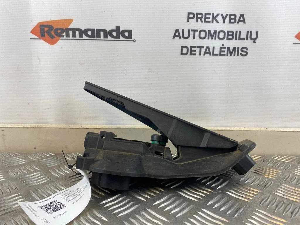 Akseleratora pedālis 1K2723503AJ