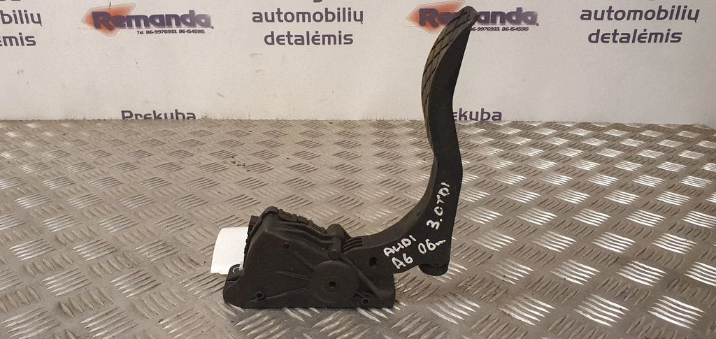 Accelerator throttle pedal 4F1723523A