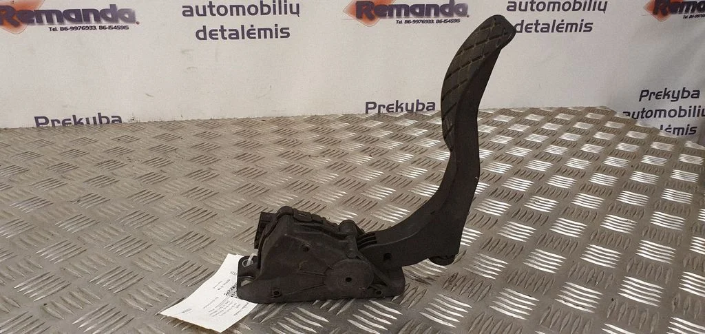 Accelerator throttle pedal 4F1723523A
