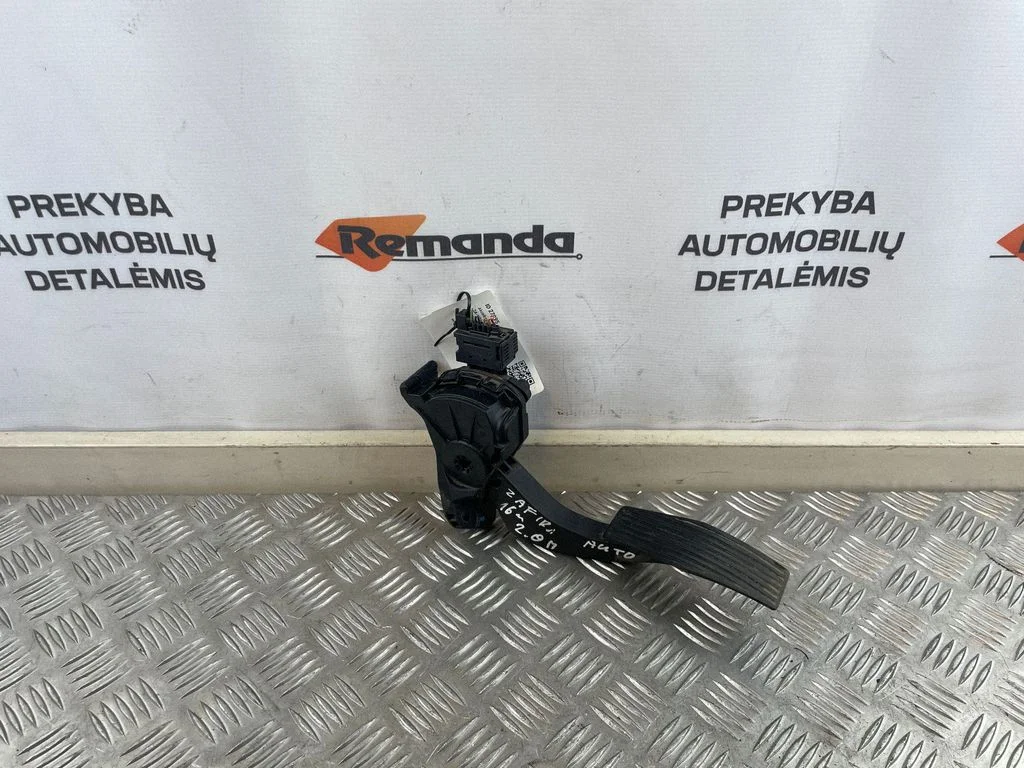 Accelerator throttle pedal – Opel Zafira C (2011-2019)
