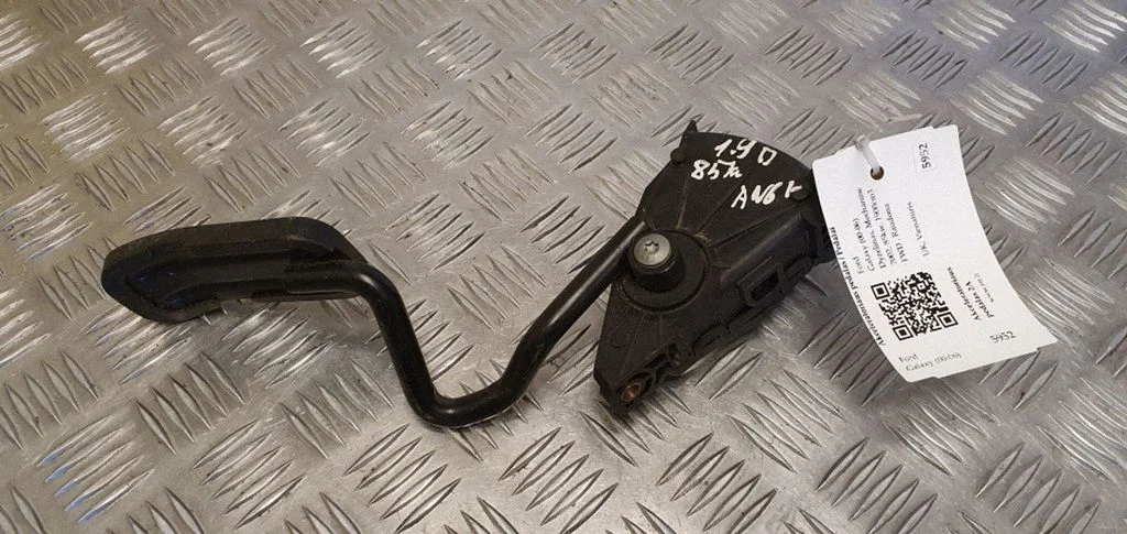 Akseleratora pedālis 7M4721603B