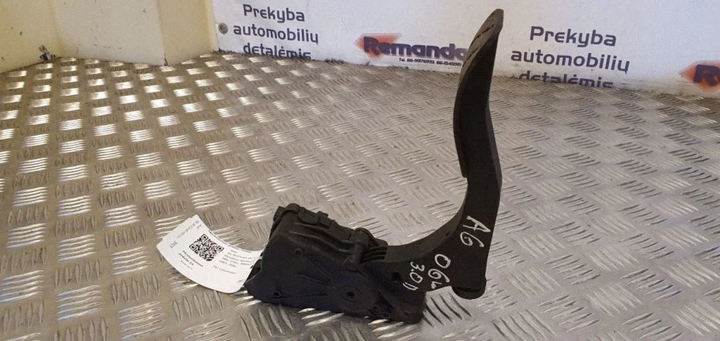 Accelerator throttle pedal 4F1723523B