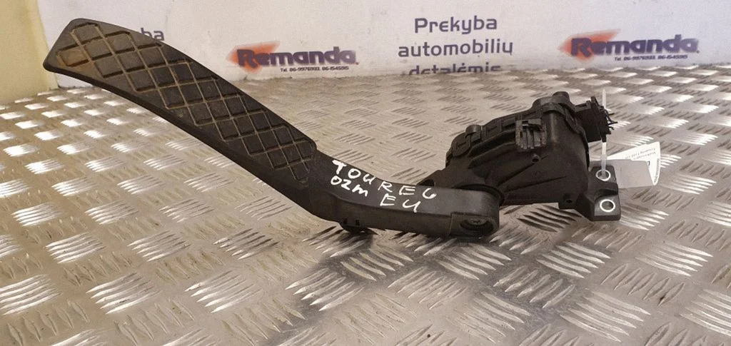 Accelerator throttle pedal 7L0723507