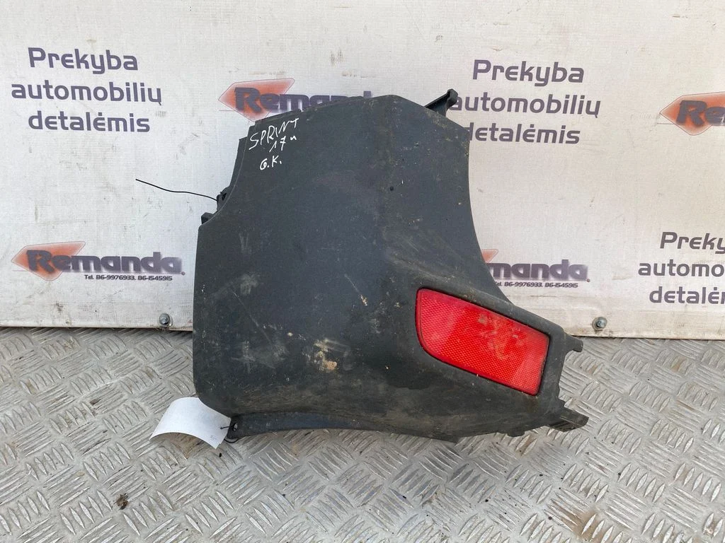 Kampinė galinio bamperio dalis