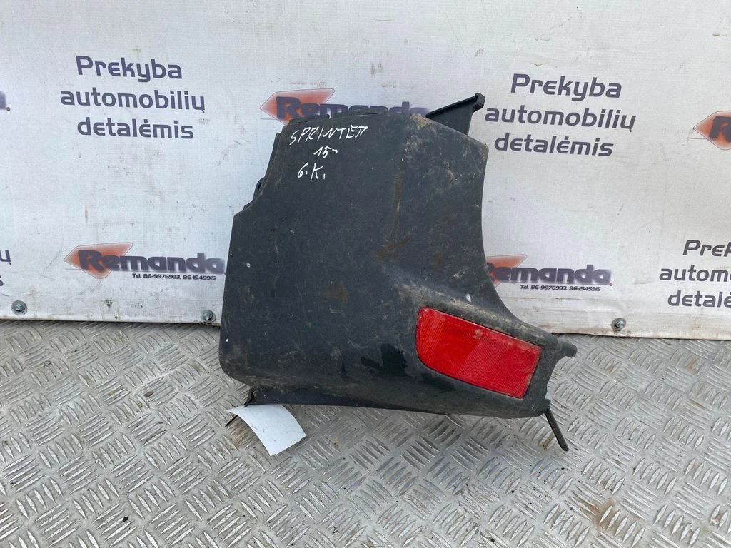 Kampinė galinio bamperio dalis