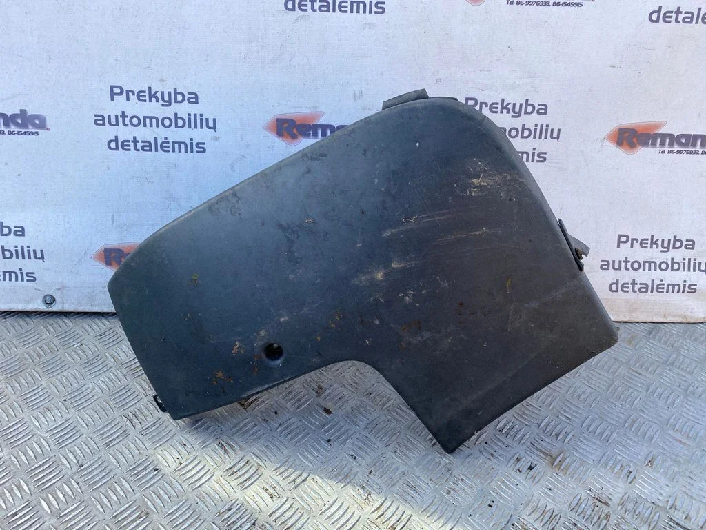 Kampinė galinio bamperio dalis