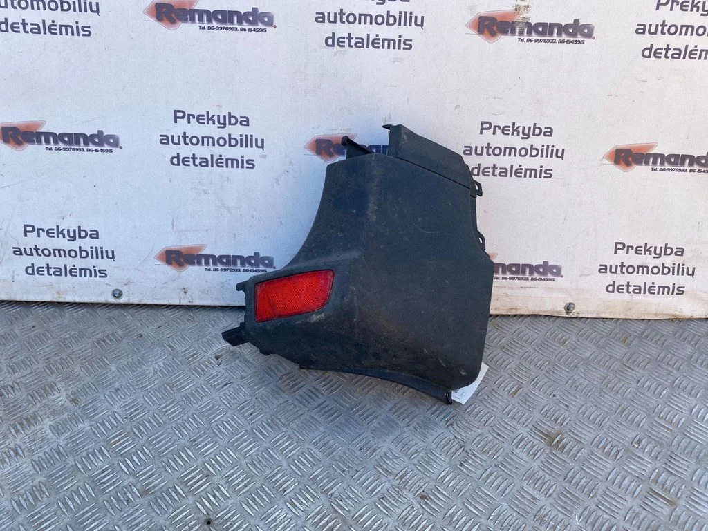 Kampinė galinio bamperio dalis
