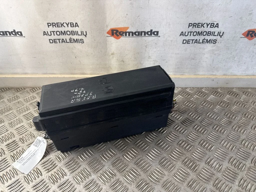Fuse box set 301047500