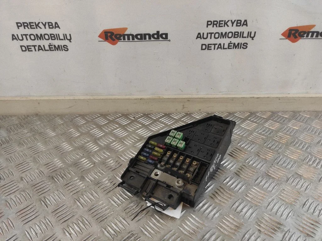 Drošinātāju bloks YQE00272