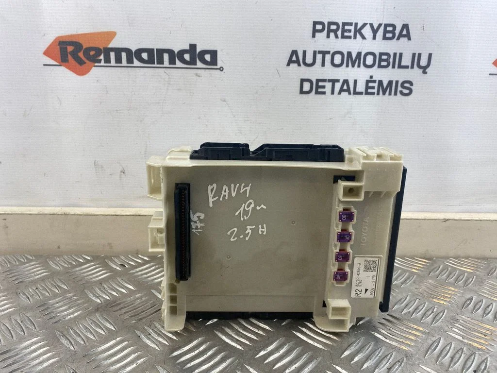Fuse module 8273042890