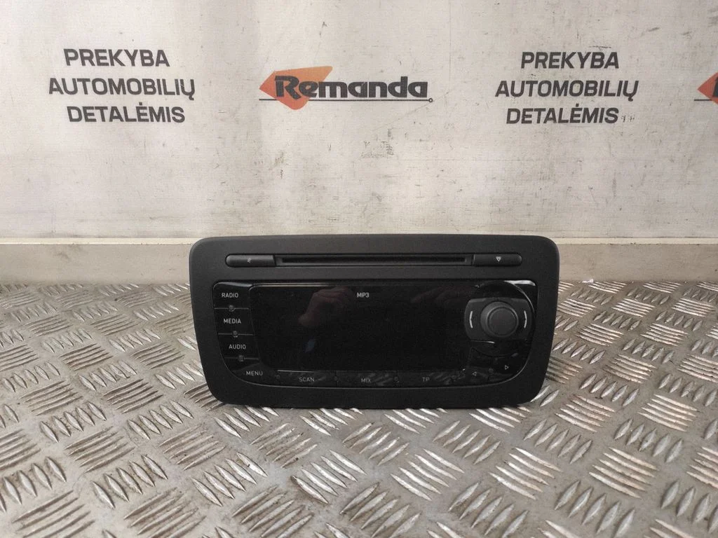 Radio/CD/DVD atskaņotājs/navigācija 6J2035153G