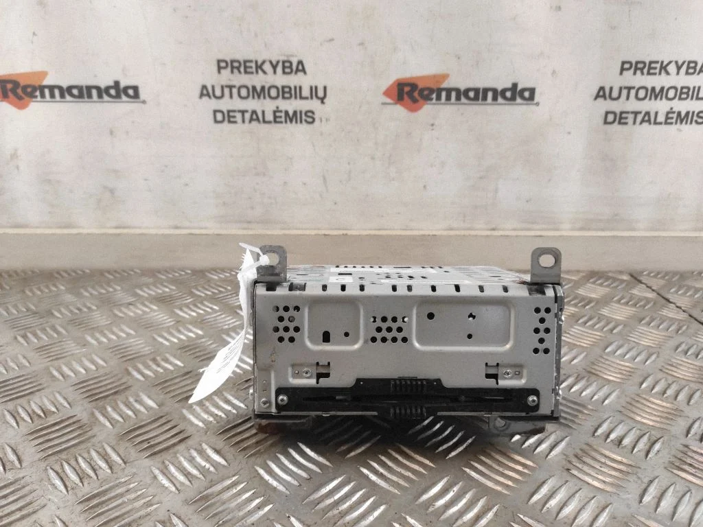 Radio/CD/DVD atskaņotājs/navigācija E1110R048384