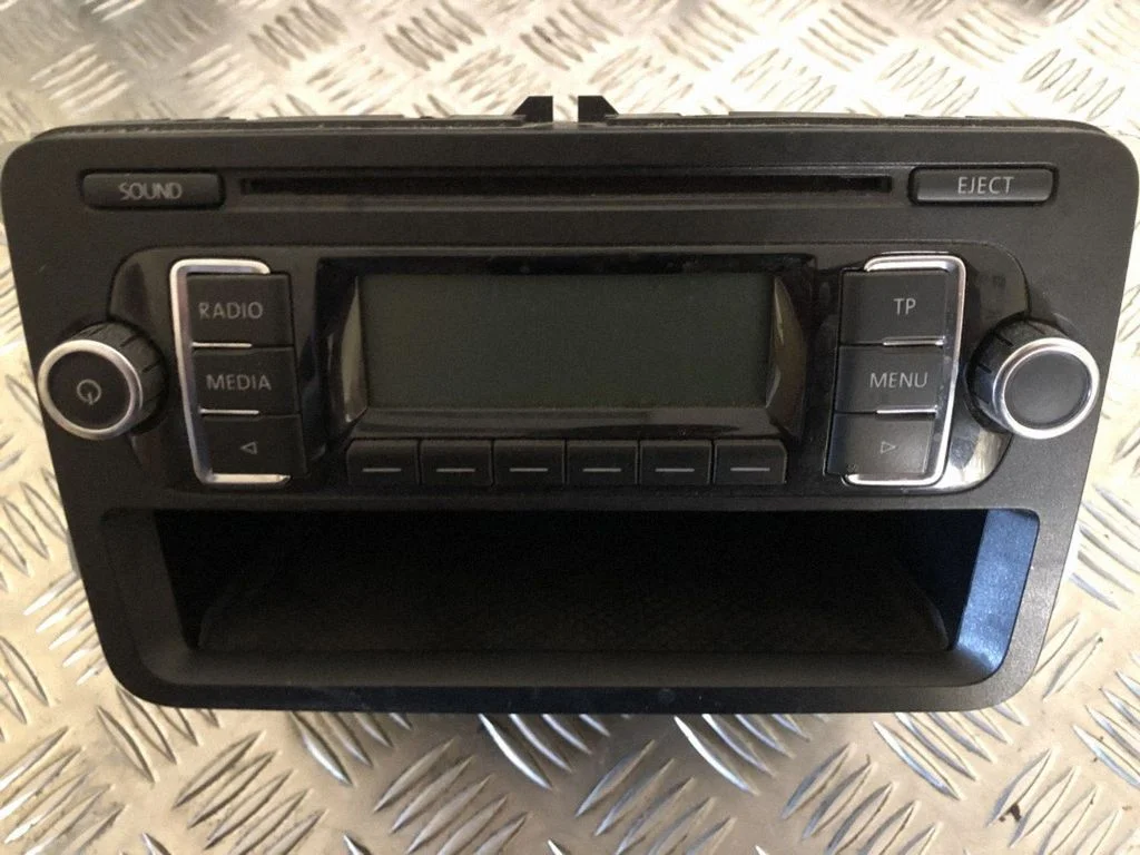 Radio/CD/DVD atskaņotājs/navigācija 1K0035156A
