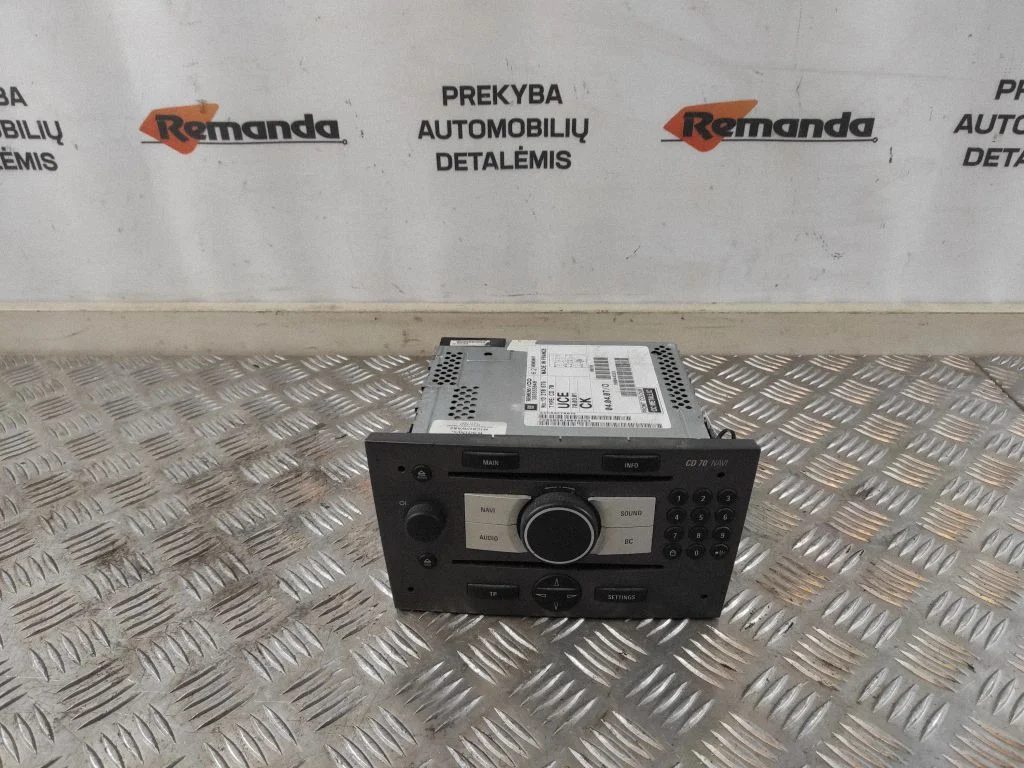Radio/CD/DVD/GPS head unit 383555646