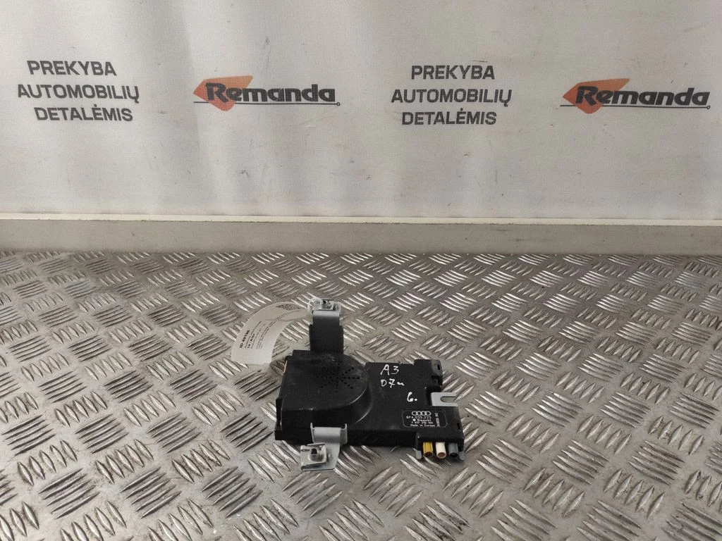 Antenas pastiprinātājs 8P4035225
