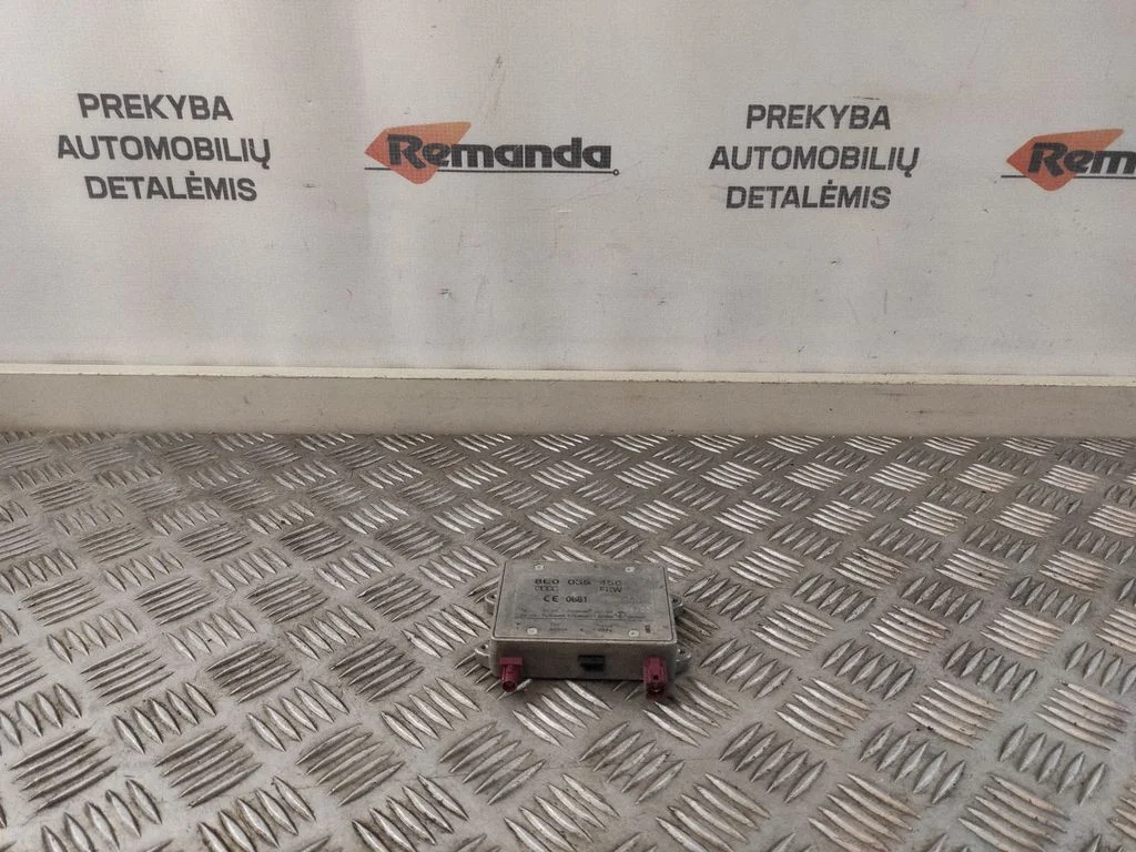Wzmacniacz antenowy – Audi A4 S4 B6 8E 8H (2001-2005)