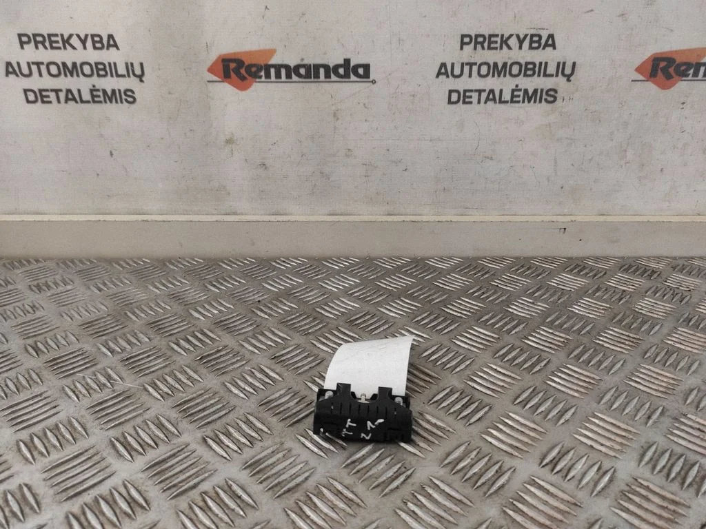 Antenas pastiprinātājs 8T8035570