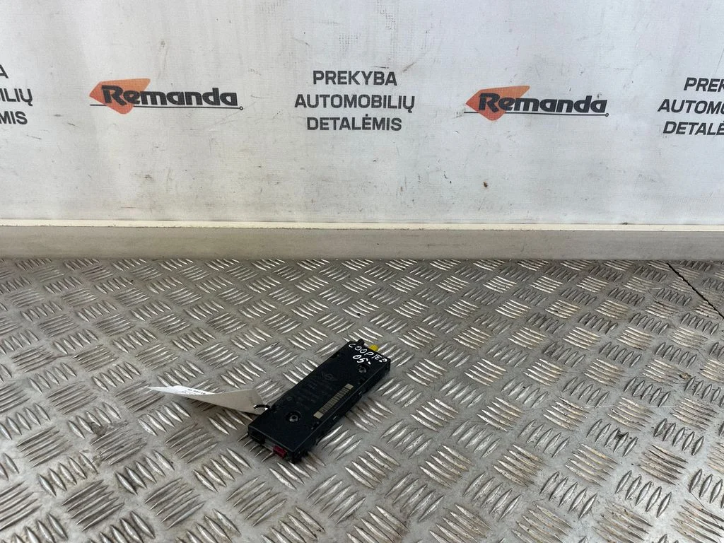 Antenas pastiprinātājs 65206955475