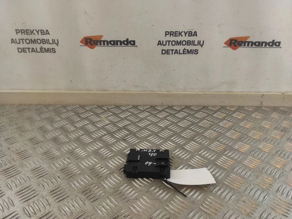Antenas pastiprinātājs A1698200475