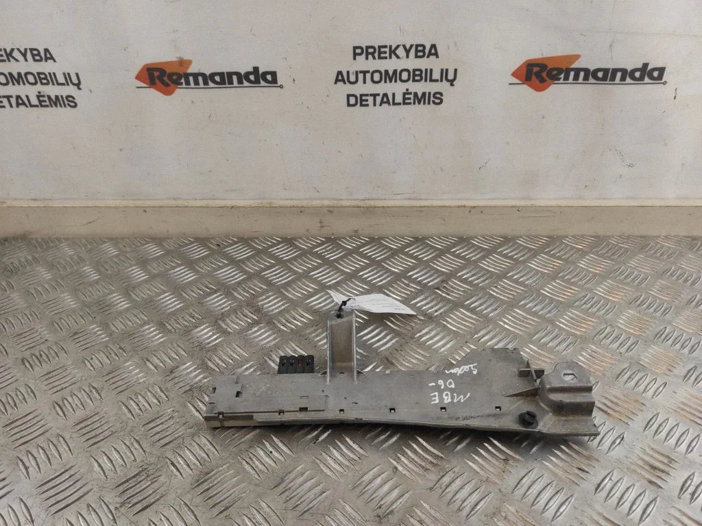 Antenas pastiprinātājs A2118200089