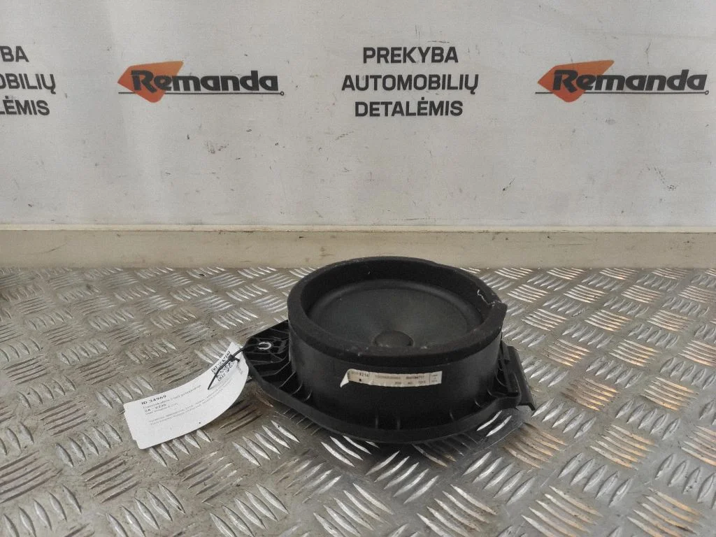 Skaļrunis (-ņi) priekšējās durvīs 23359214