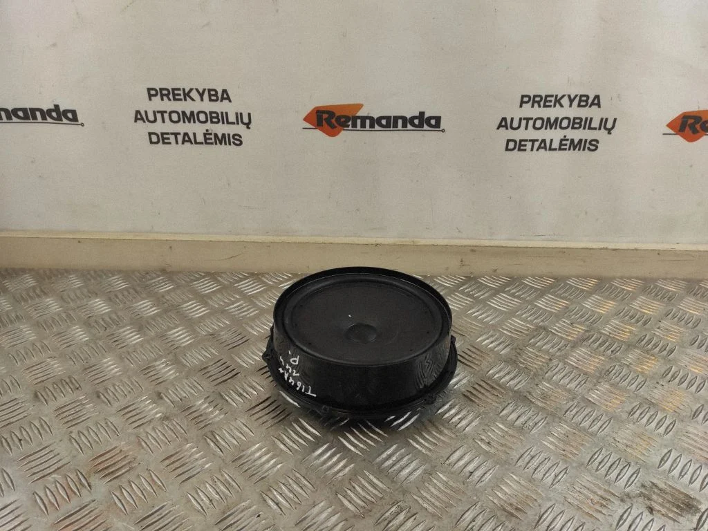 Skaļrunis (-ņi) priekšējās durvīs 5N0035454B