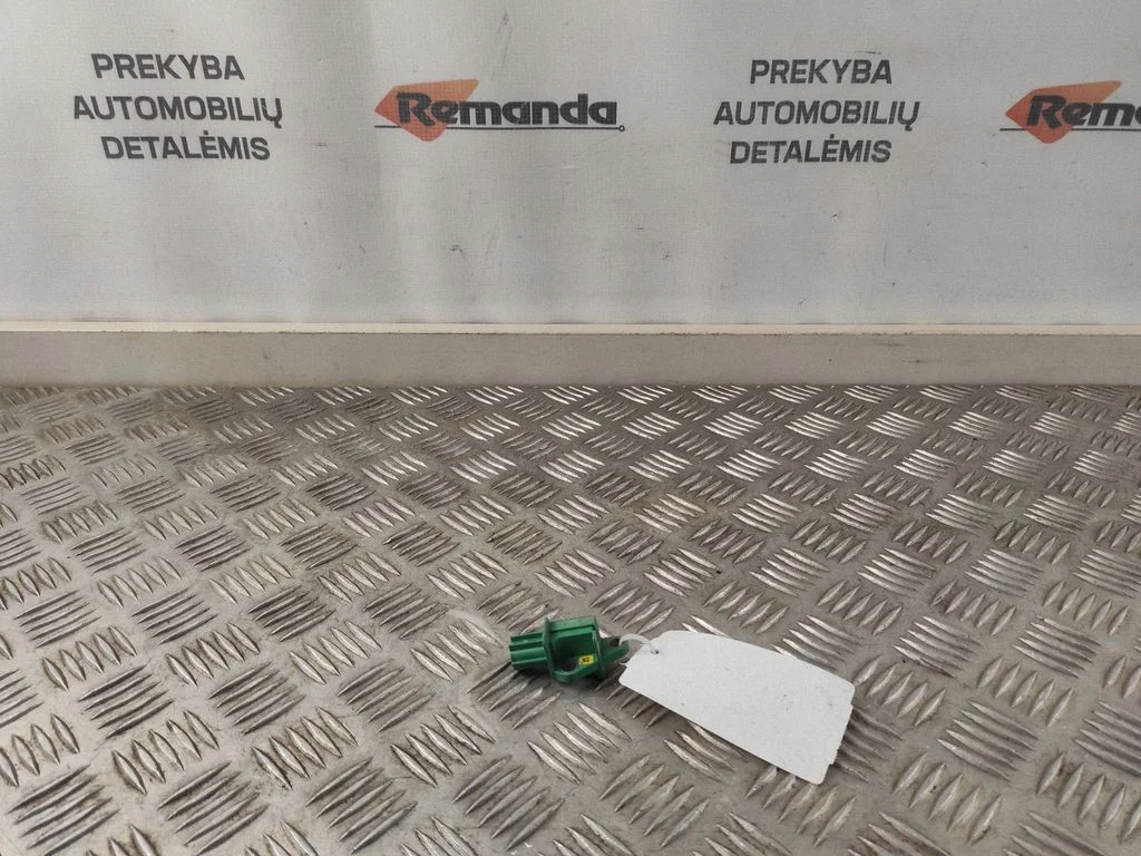 Czujnik zderzeniowy poduszek powietrznych 1K090606C