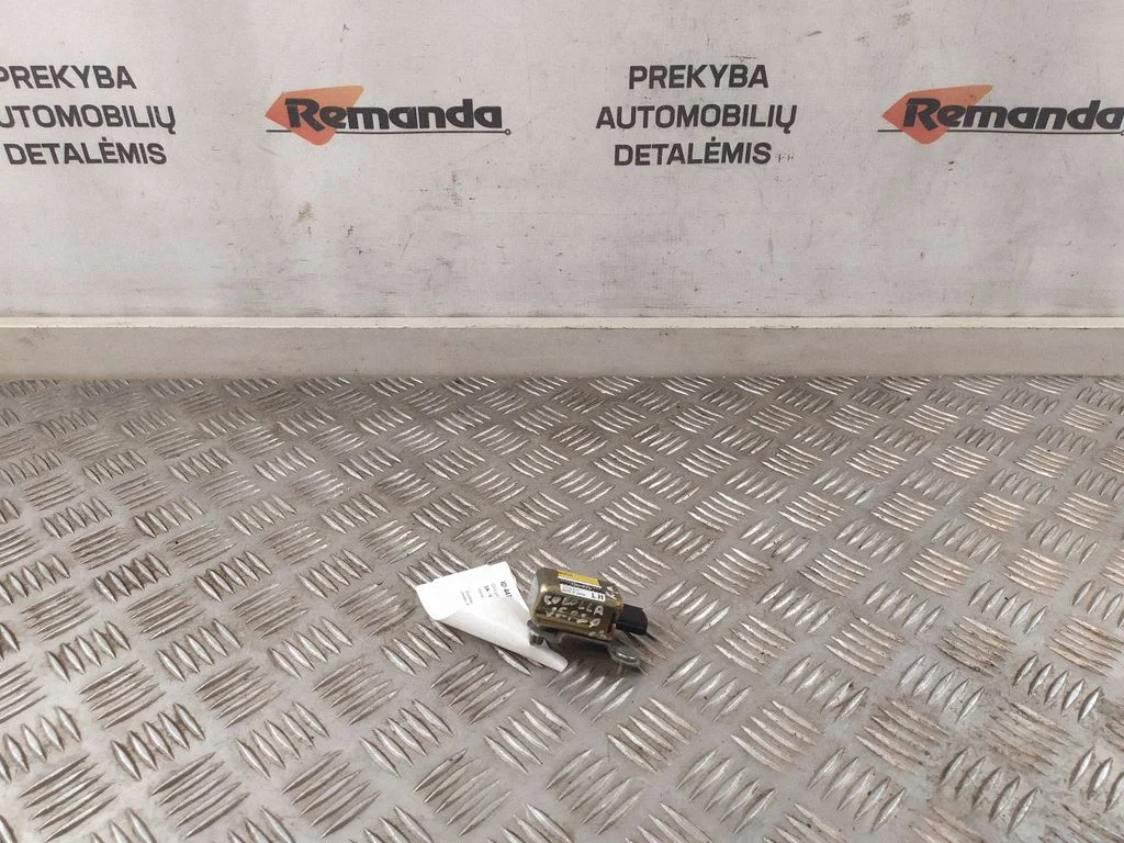 Oro pagalvių smūgio daviklis